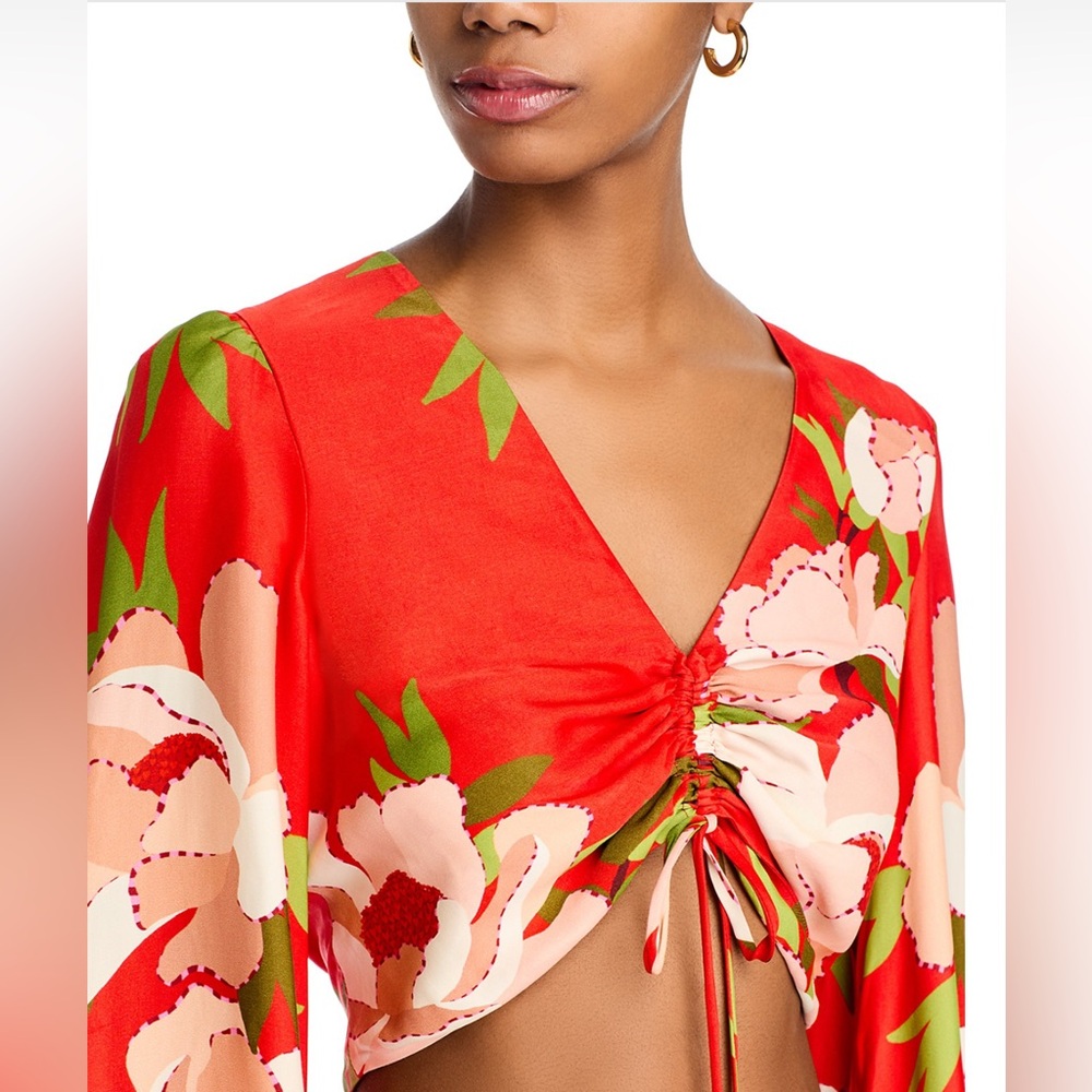 FARM Rio Peony Cropped Top
Skirt also available for sale in size Small. - Picture 3 of 4